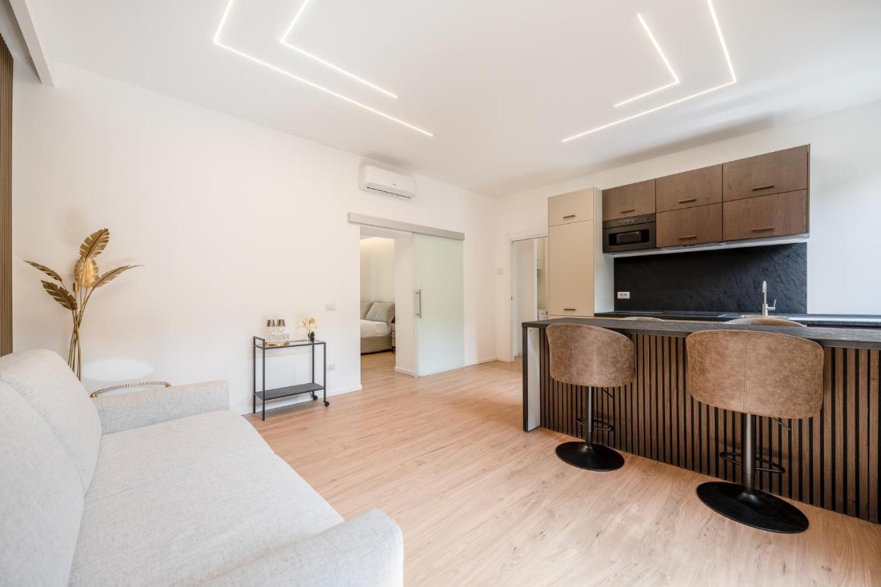 Bilocale Moderno - City Center Милан Экстерьер фото